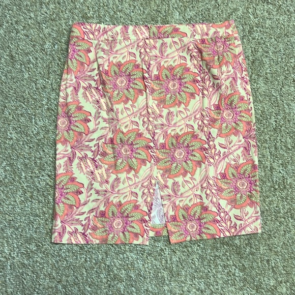 Jaclyn Smith, pencil skirt - Picture 4 of 8